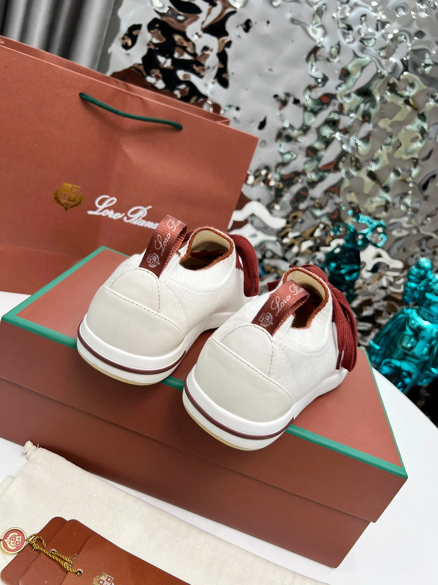 👟👟Ex-factory price 440👟👟 Men’s size +10 🧨🧨🧨Loropiana’s new board is online! This product is made of imported nylon velvet and developed from original boards. It is light, comfortable and breathable, and is suitable for all seasons. Size: 35-41, (Note: 35 and 41 are not returnable or exchangeable),